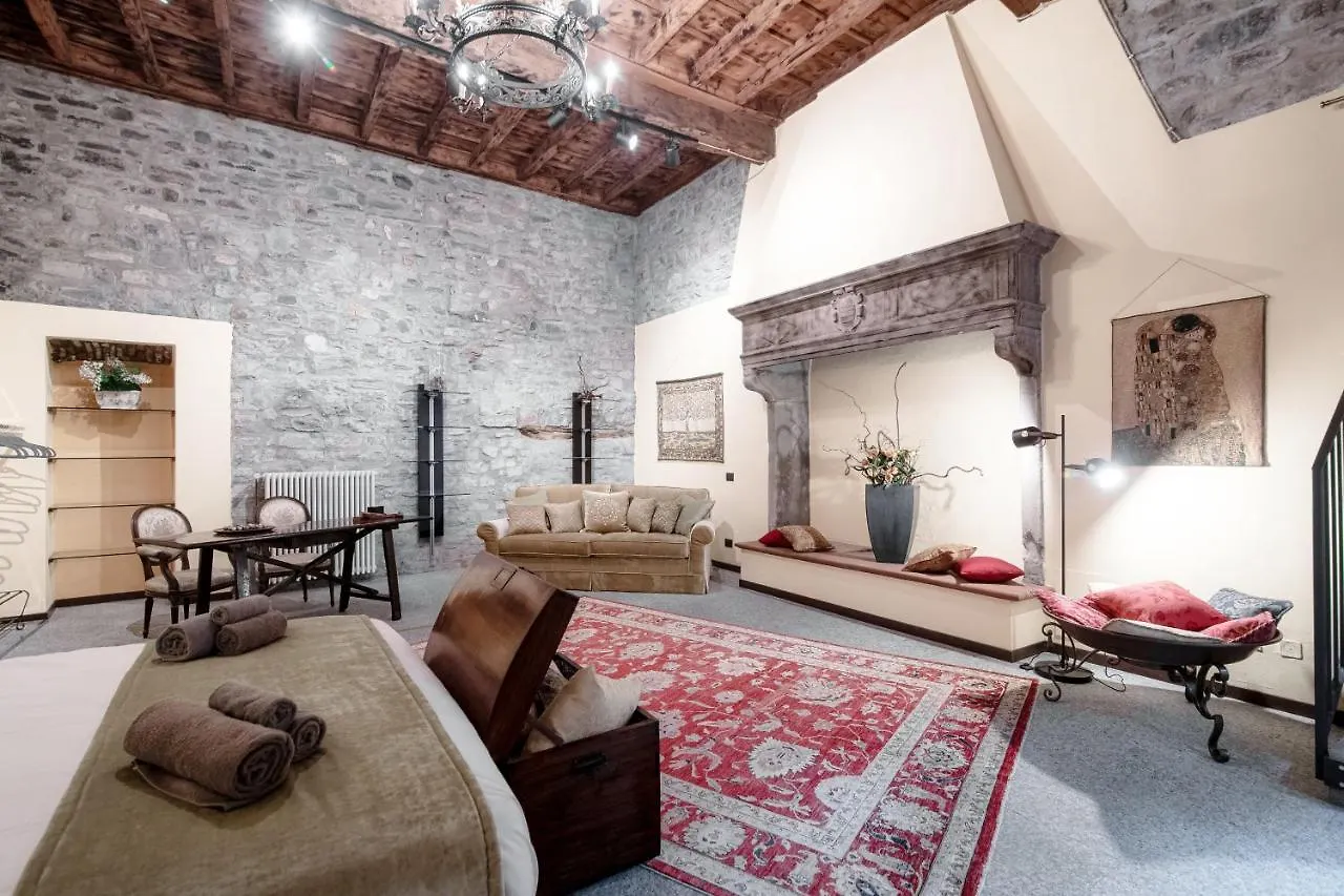 Historical Suites - The House Of Travelers Como Penzion