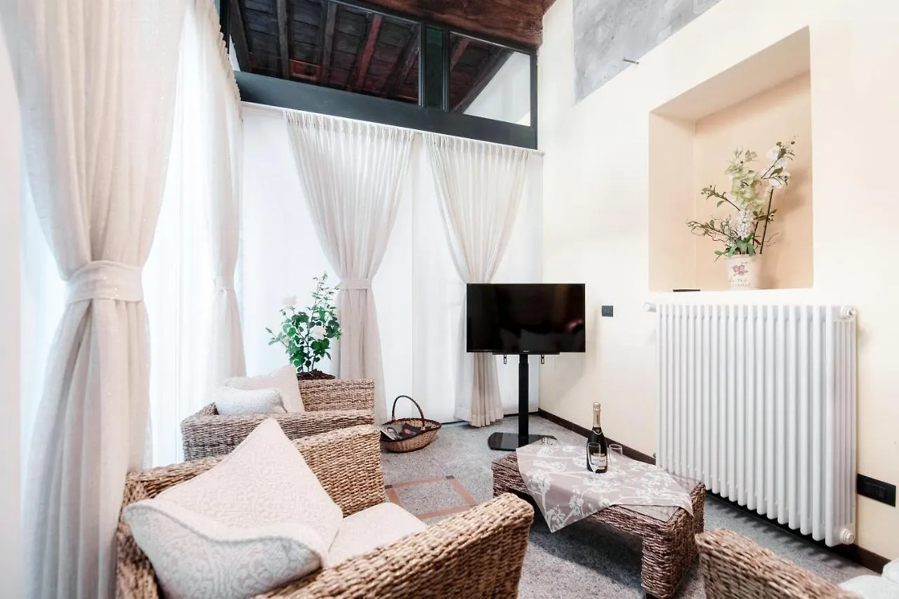 Penzion Historical Suites - The House Of Travelers Como