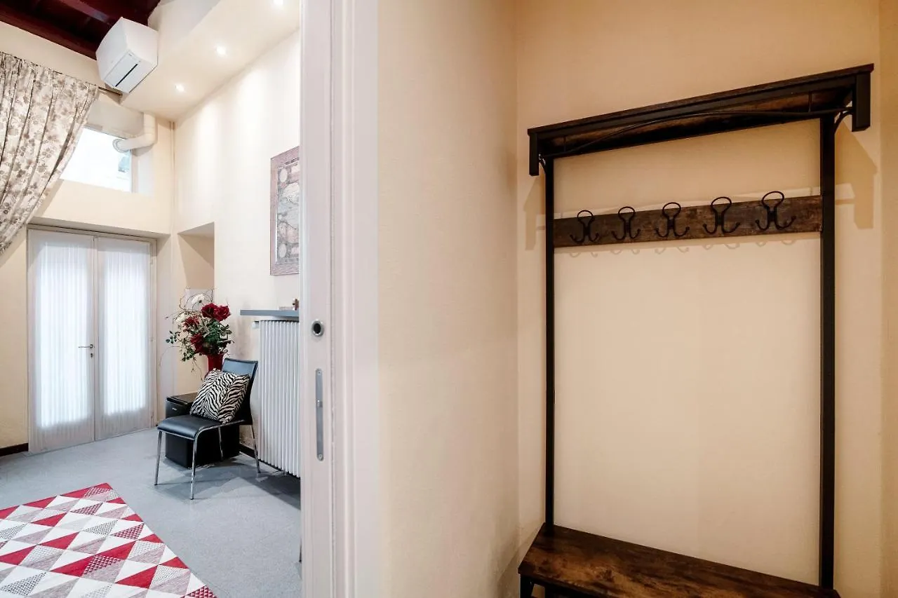 Historical Suites - The House Of Travelers Como 0*,  Itálie