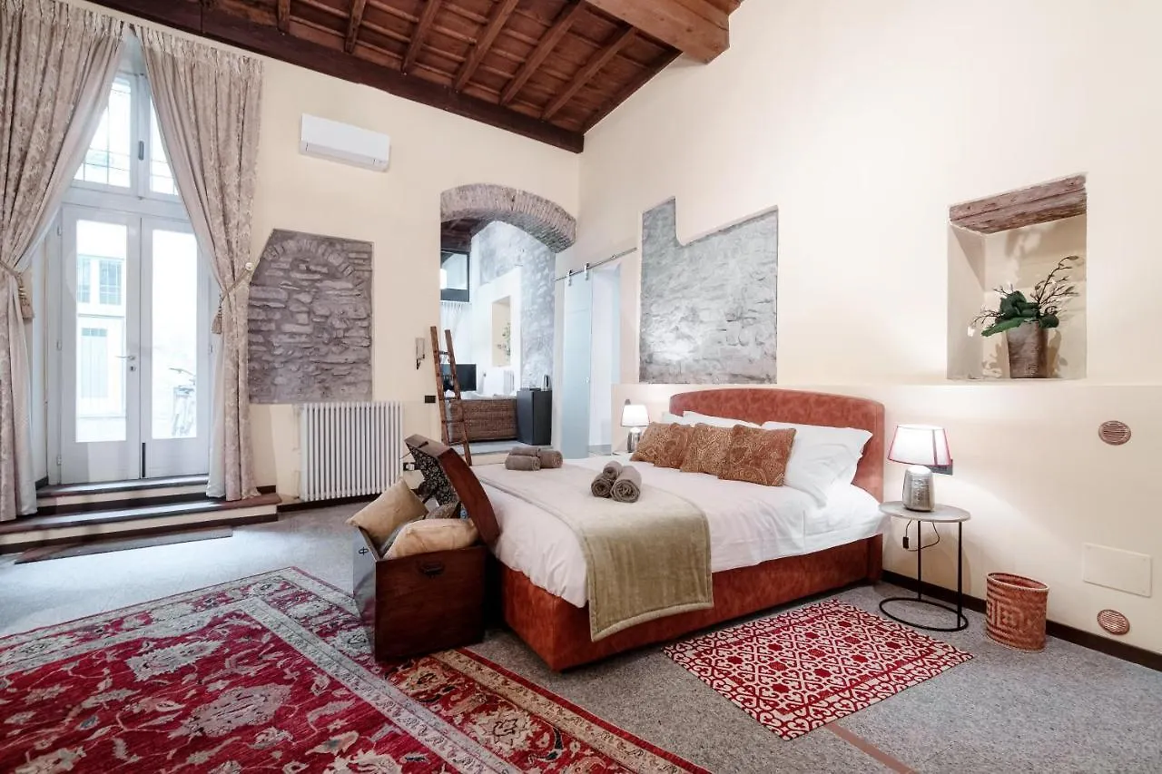 Historical Suites - The House Of Travelers Como 0*,