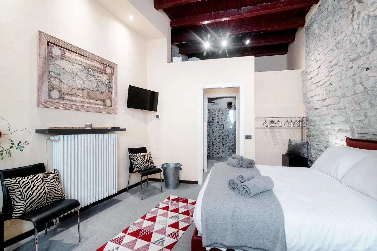 Historical Suites - The House Of Travelers Como Itálie