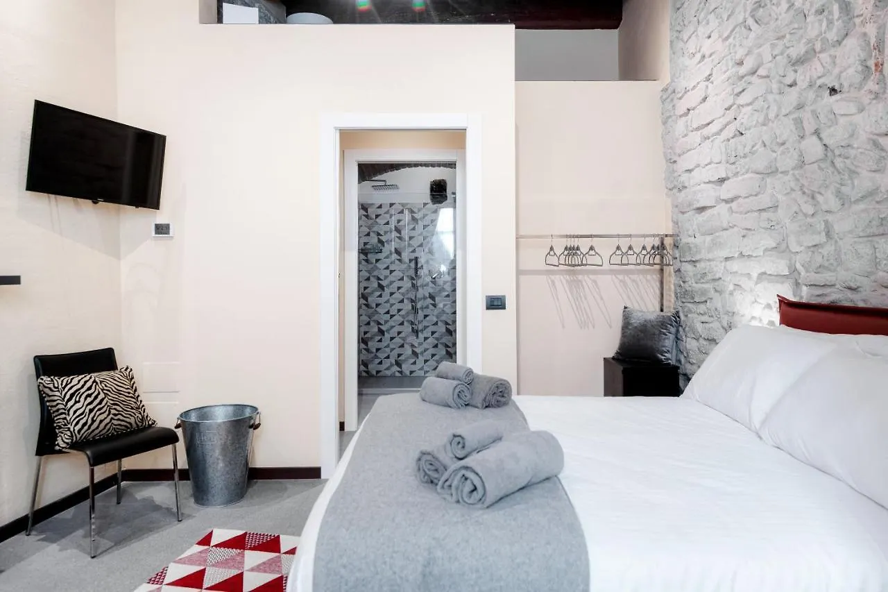 Historical Suites - The House Of Travelers Côme Affittacamere