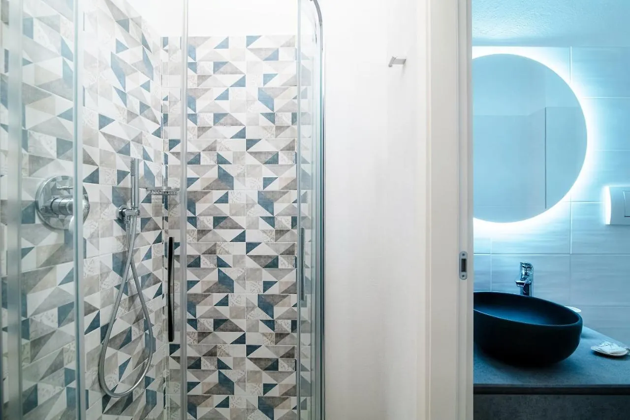 Historical Suites - The House Of Travelers Côme 0*,  Italia