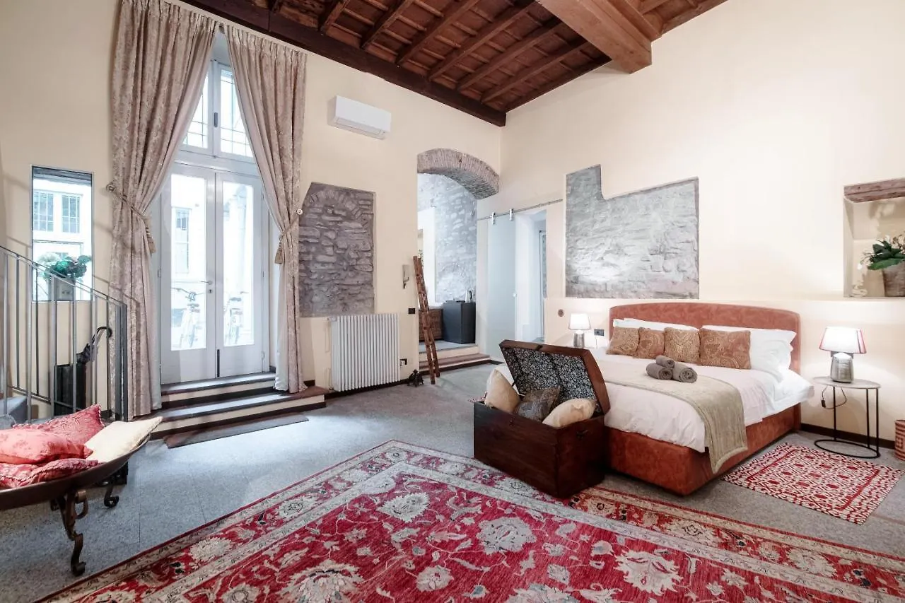 Historical Suites - The House Of Travelers Côme 0*,