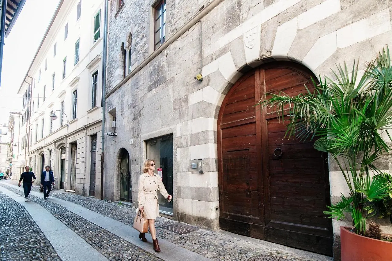 Historical Suites - The House Of Travelers Côme