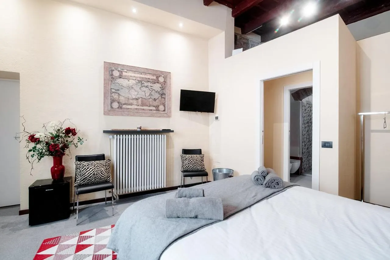Historical Suites - The House Of Travelers Côme 0*,